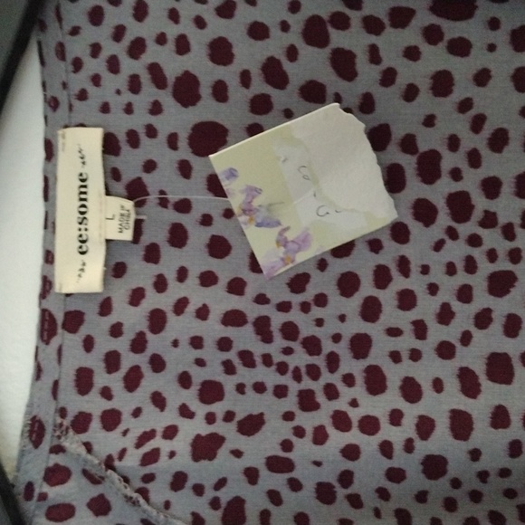 Ee some blouse size large color grey with red - Picture 2 of 6